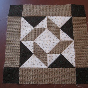 May block of the Month - Quilter\'s Corner