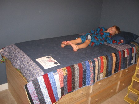 Cooper Loves the BACK of the quilt