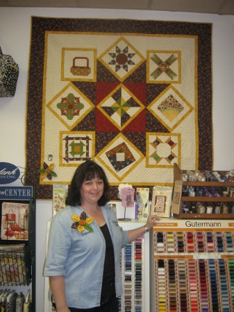 Susan with the Quilter's Corner Tour de Quilt 2009 Quilt