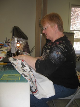 Sheddy is finally SEWING - as I was leaving!  LOL