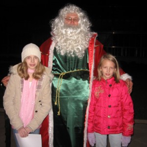 img_4771 Leanna, "SANTA PAST" and Sarah