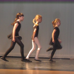 Sarah in the middle - IRISH DANCE