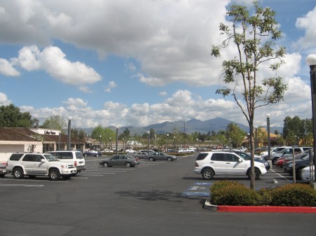 NO SMOG - mountains can be seen everywhere in Lake Forest, CA